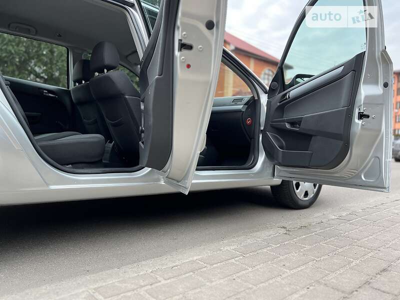 Универсал Opel Astra 2005 в Киеве