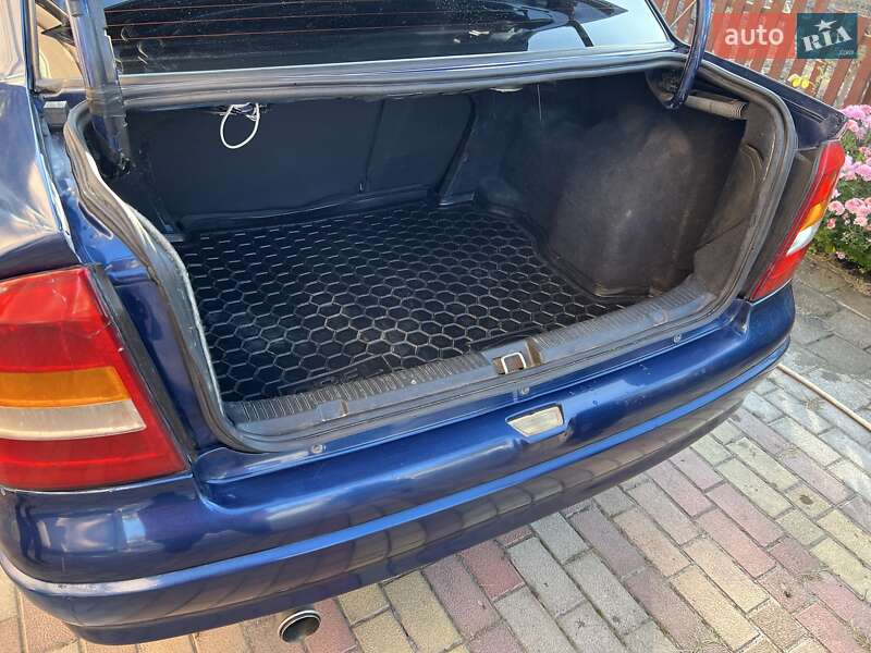 Седан Opel Astra 2005 в Шепетовке