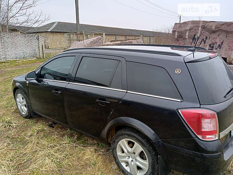 Універсал Opel Astra 2010 в Львові