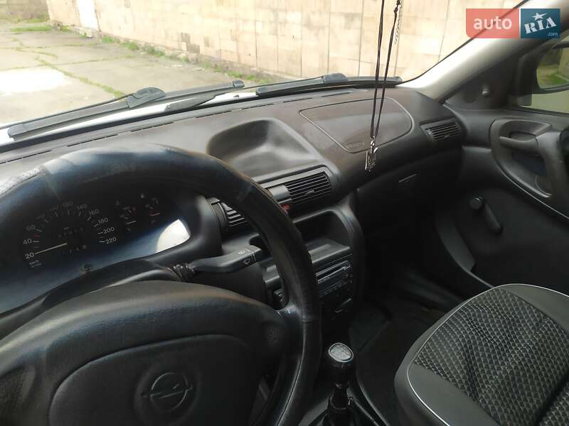 Седан Opel Astra 1994 в Кам'янському