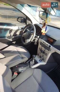 Универсал Opel Astra 2008 в Луцке