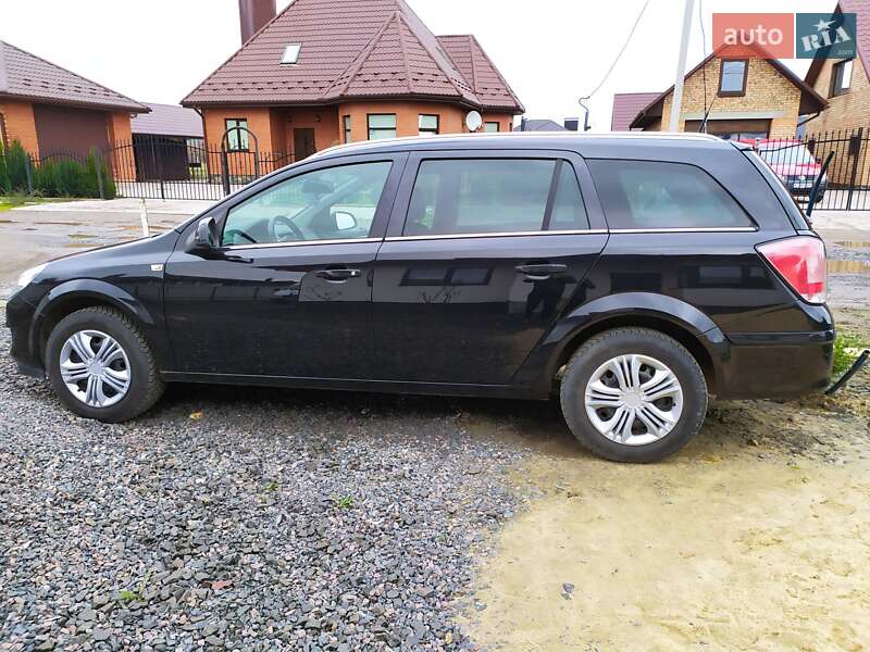 Универсал Opel Astra 2010 в Луцке