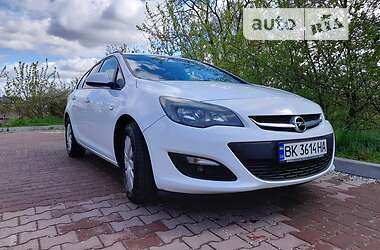 Універсал Opel Astra 2015 в Рівному