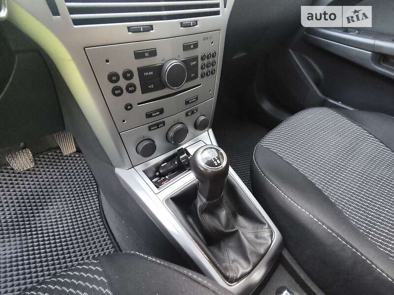 Хэтчбек Opel Astra 2010 в Ужгороде фото 4 Хэтчбек Opel Astra 2010 в Ужгороде