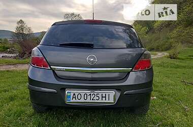 Хетчбек Opel Astra 2010 в 
