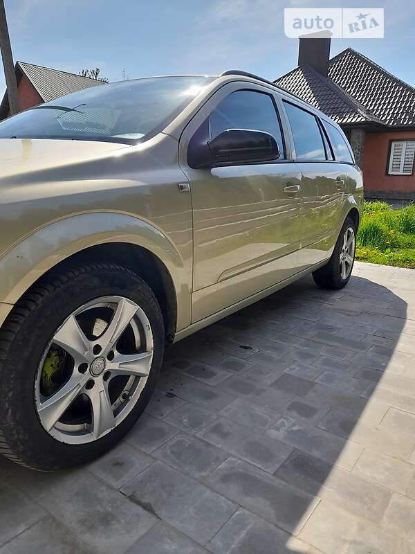 Універсал Opel Astra 2005 в Нововолинську