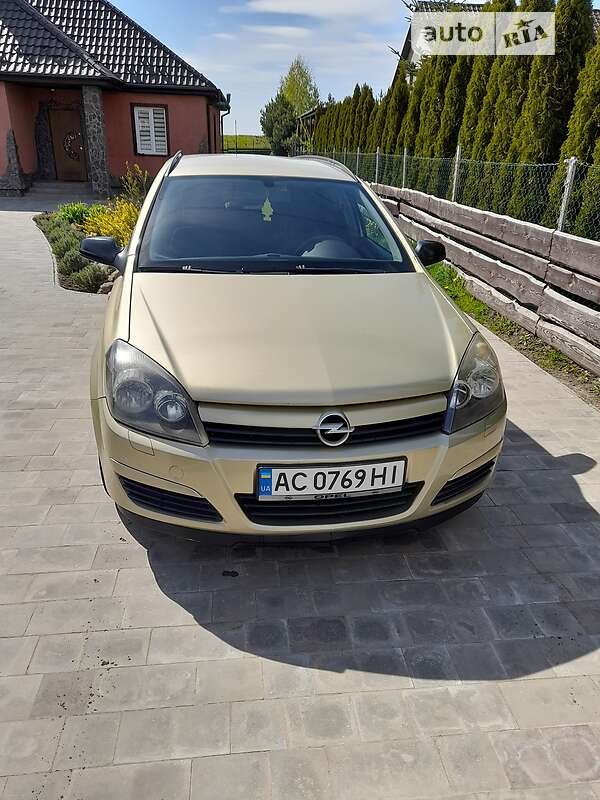 Універсал Opel Astra 2005 в Нововолинську