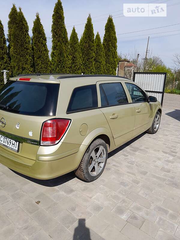 Універсал Opel Astra 2005 в Нововолинську