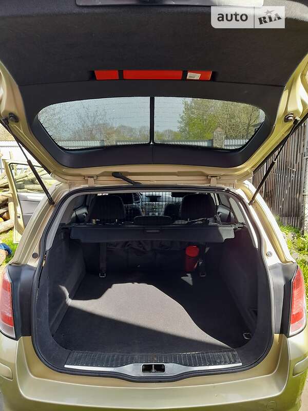 Універсал Opel Astra 2005 в Нововолинську