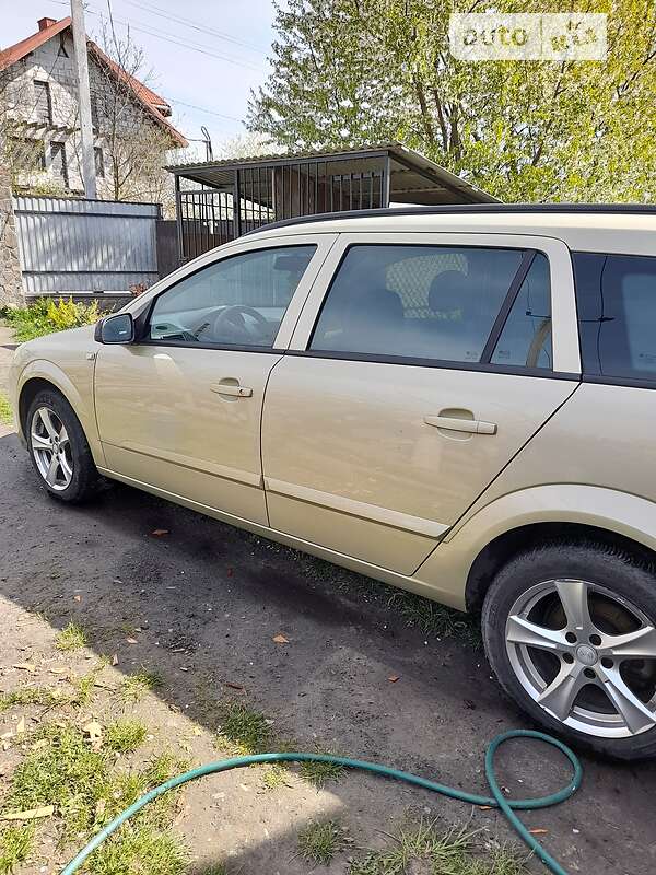 Універсал Opel Astra 2005 в Нововолинську
