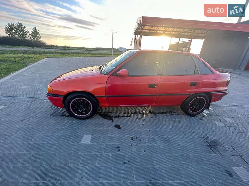 Седан Opel Astra 1994 в Буске