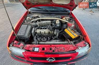 Седан Opel Astra 1994 в Буську