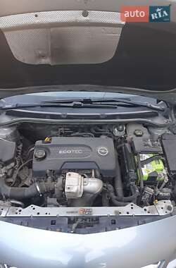 Универсал Opel Astra 2013 в 