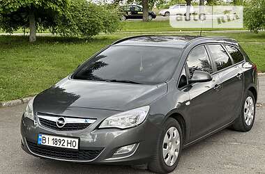 Універсал Opel Astra 2012 в Полтаві