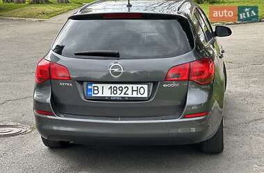 Универсал Opel Astra 2012 в Полтаве