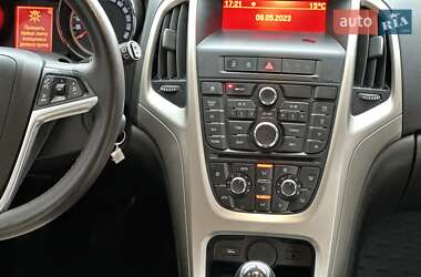 Универсал Opel Astra 2012 в 