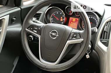 Универсал Opel Astra 2012 в Полтаве