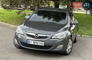 Универсал Opel Astra 2012 в 