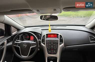 Универсал Opel Astra 2012 в 