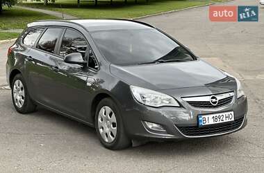 Универсал Opel Astra 2012 в 