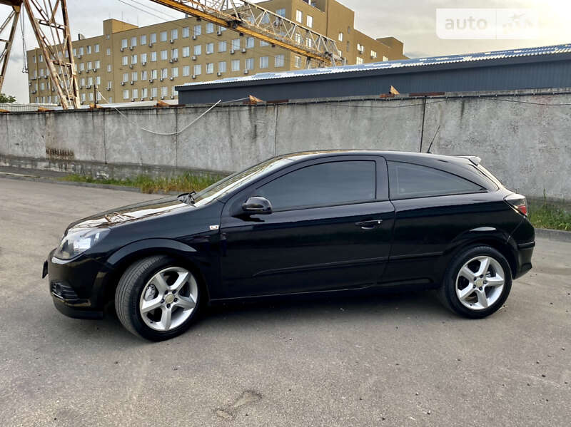 Купе Opel Astra 2006 в Киеве