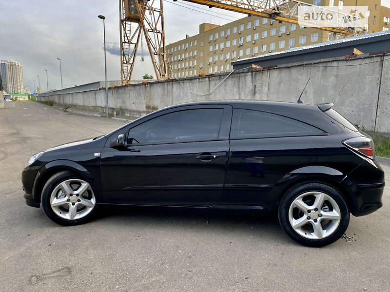 Купе Opel Astra 2006 в Киеве