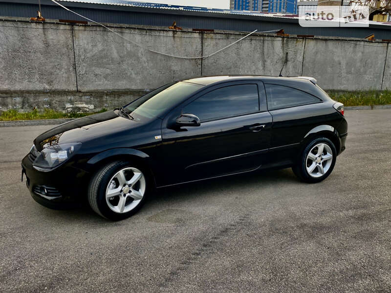 Купе Opel Astra 2006 в Киеве