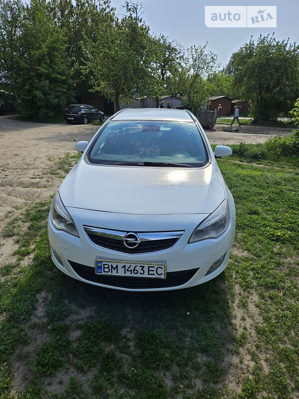 Универсал Opel Astra 2011 в Шостке