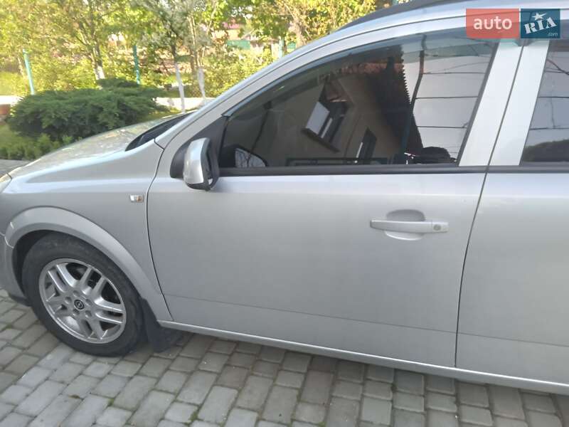 Універсал Opel Astra 2006 в Стрию