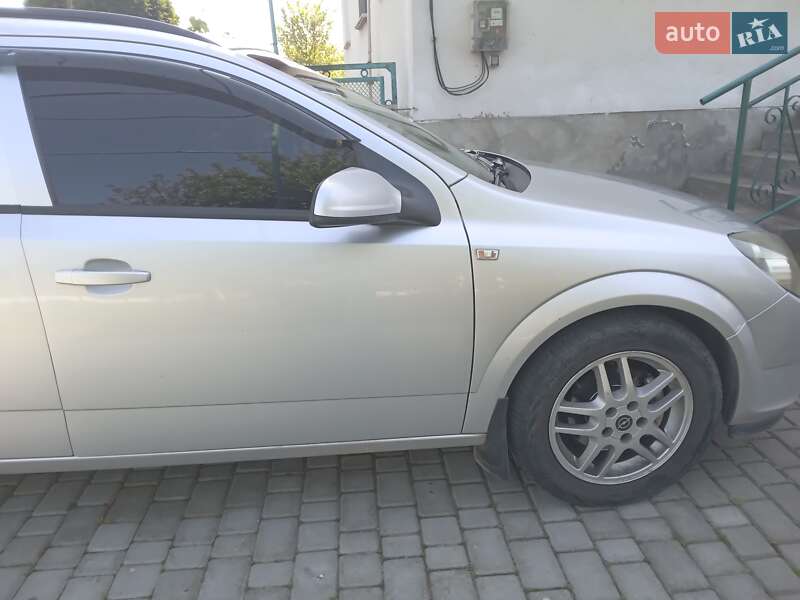 Універсал Opel Astra 2006 в Стрию