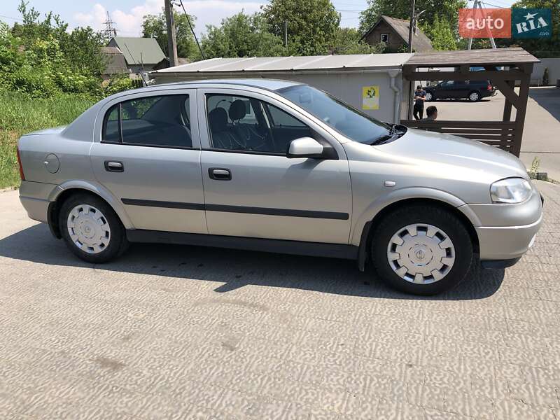 Седан Opel Astra 2007 в Ивано-Франковске
