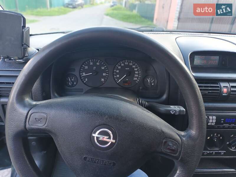 Седан Opel Astra 2004 в Полтаве