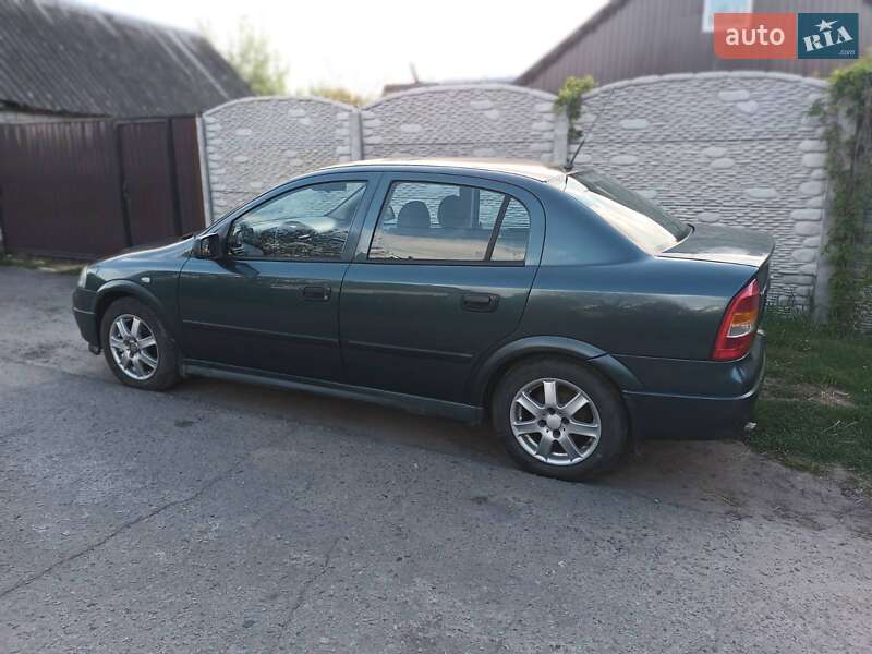 Седан Opel Astra 2004 в Полтаве