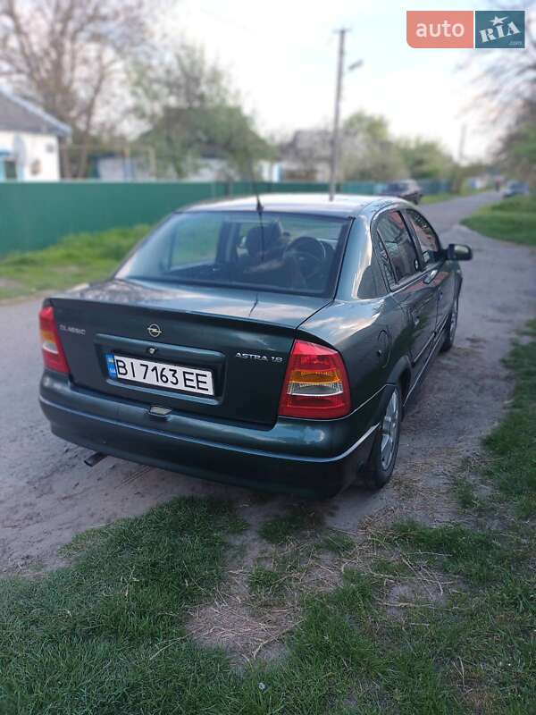 Седан Opel Astra 2004 в Полтаве