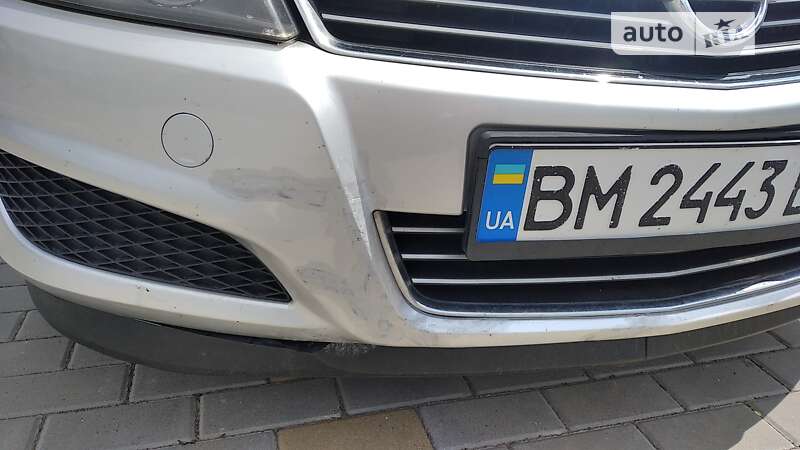 Хэтчбек Opel Astra 2011 в Ромнах