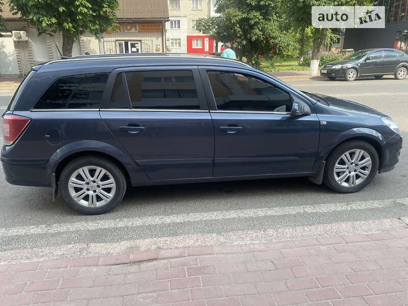 Универсал Opel Astra 2008 в Овруче