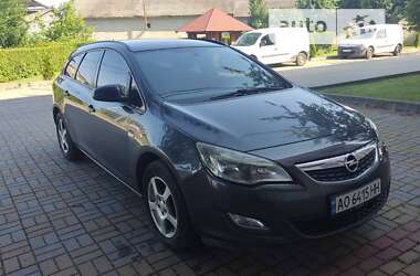 Універсал Opel Astra 2012 в Ужгороді