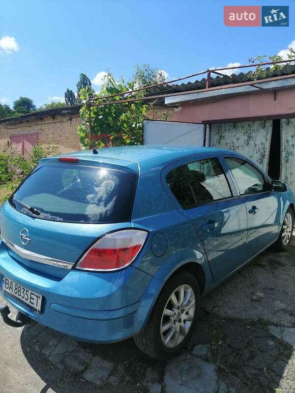 Хэтчбек Opel Astra 2004 в Кропивницком