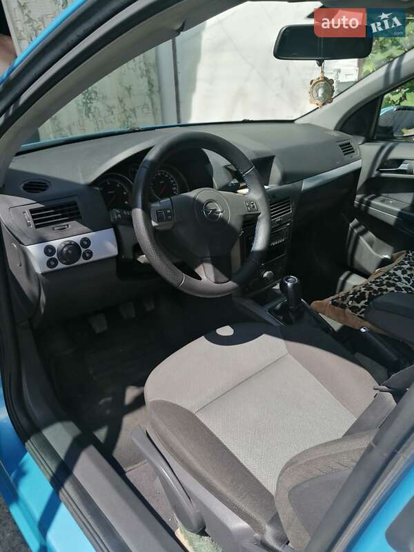 Хэтчбек Opel Astra 2004 в Кропивницком