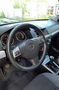 Универсал Opel Astra 2005 в Казатине