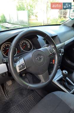 Универсал Opel Astra 2005 в 