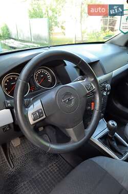 Универсал Opel Astra 2005 в Казатине