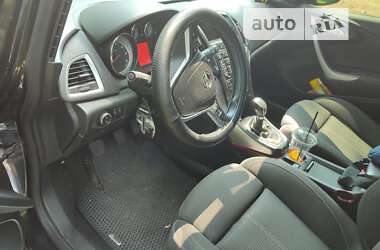 Универсал Opel Astra 2012 в Житомире