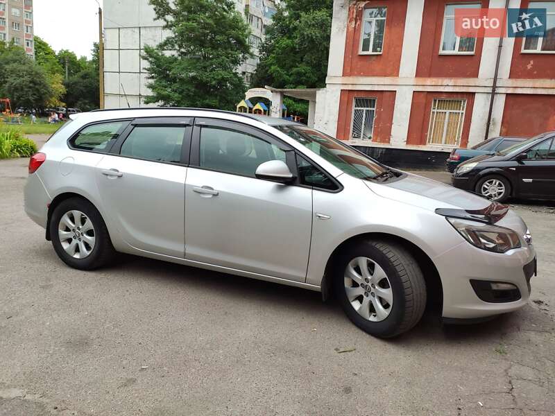 Универсал Opel Astra 2015 в Чернигове