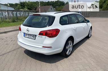 Универсал Opel Astra 2012 в 