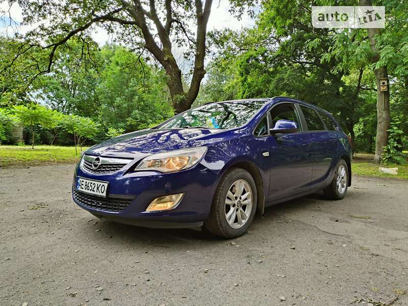 Универсал Opel Astra 2012 в Павлограде
