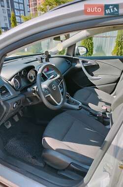 Универсал Opel Astra 2012 в 