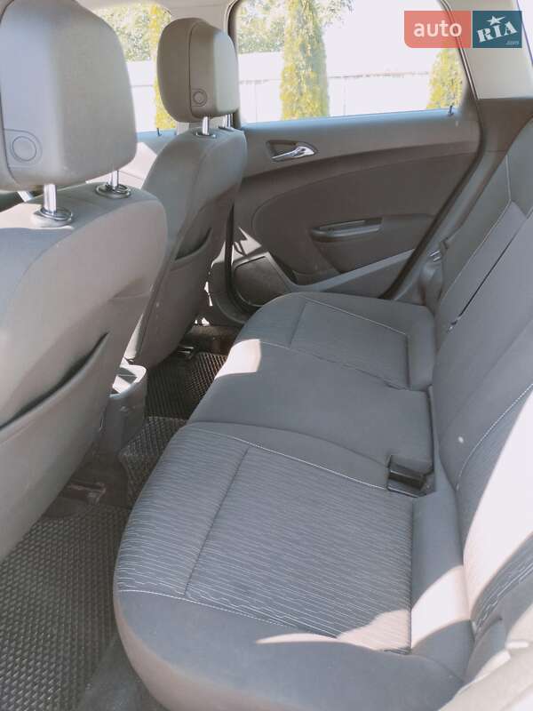 Универсал Opel Astra 2012 в Ивано-Франковске
