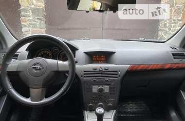 Универсал Opel Astra 2005 в Житомире