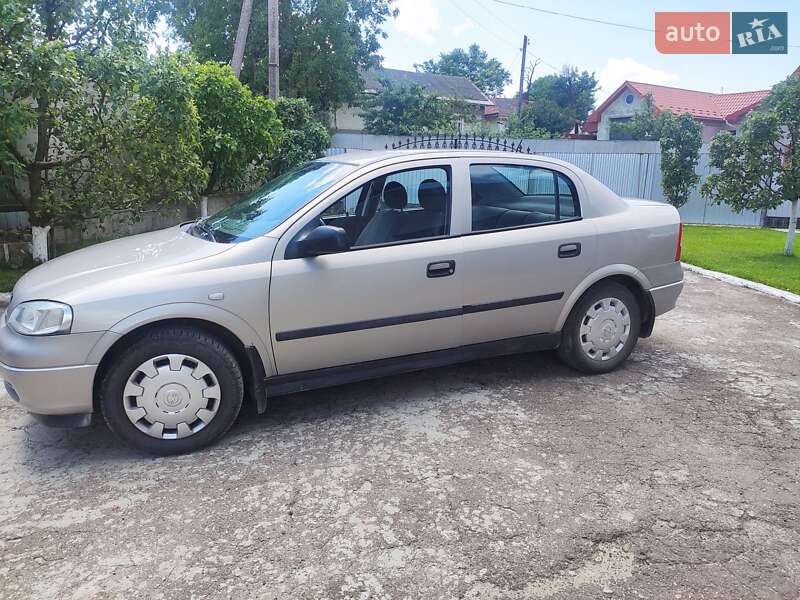 Седан Opel Astra 2008 в Городенке